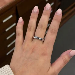 Logo Noneau Slät Ring Vitguld 4mm